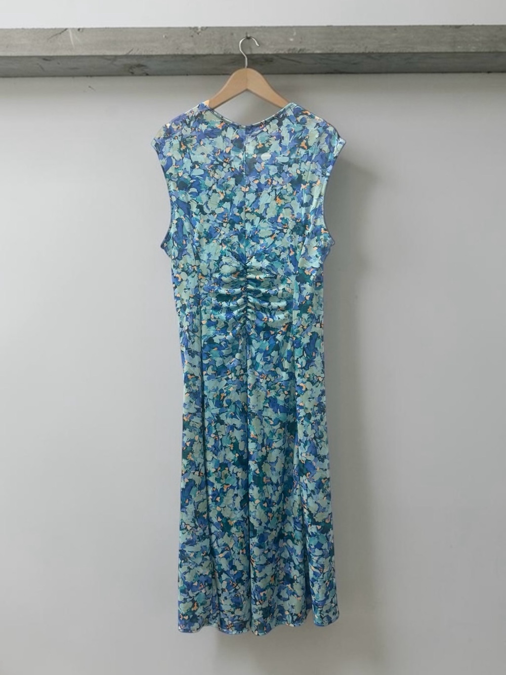 Banana Republic Women’s Blue Floral Ruched Mesh Shirred Midi Dress! Large! EUC! - Picture 5 of 8